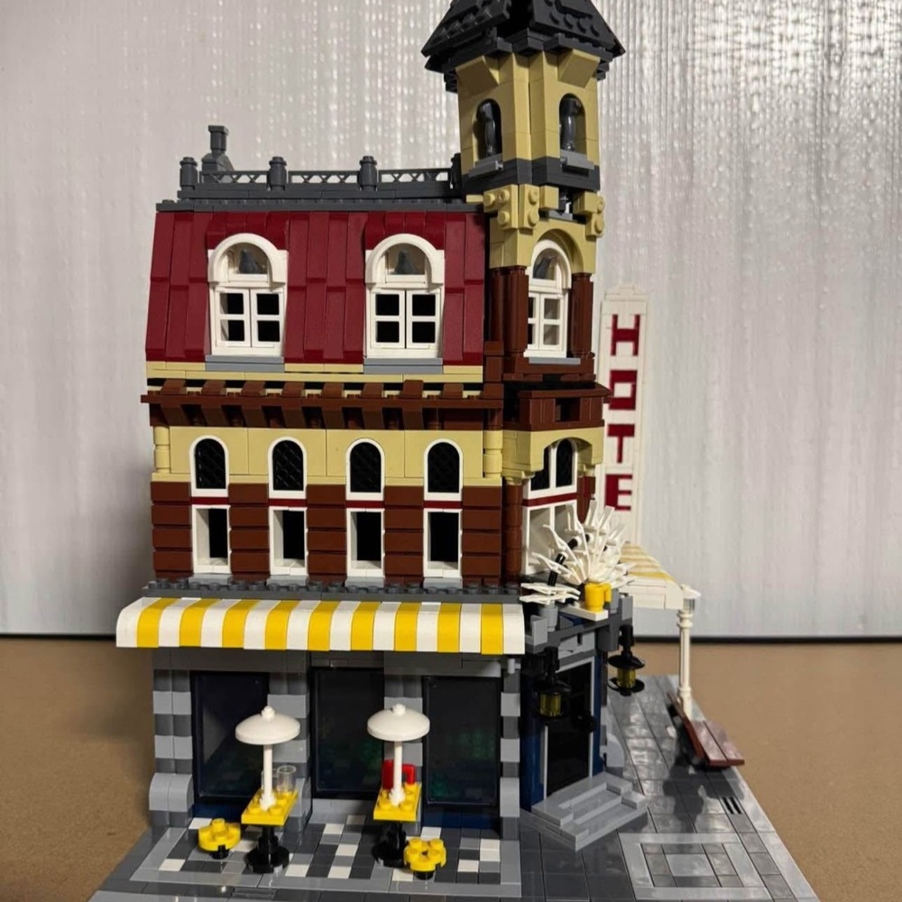 Modular Cafe City Corner Store Building set Sealed in BOX Lego Compatible ONLY - Picture 4 of 4